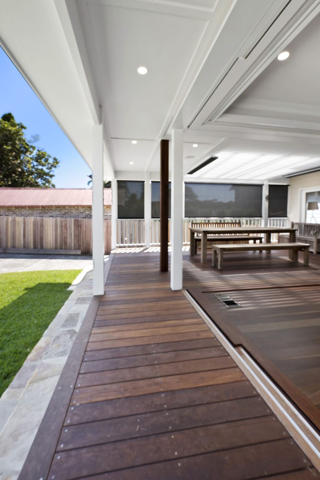 Seaforth — covered spotted gum deck with view to outdoor dining and lawn, built by HP Constructions with Playoust Churcher